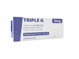 TRIPLE G 5 MG PEN RETATRIC – Peptid-Reagenzien TRIPLE G 5MG PEN pudełko z pepetyden w urządzeniu laboratoryjnym ułatwiającym porcjowanie odczynnika.